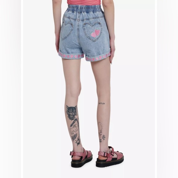 Hot Topic Pants - Sweet Society Strawberry Embroidered Mom Shorts - Size S